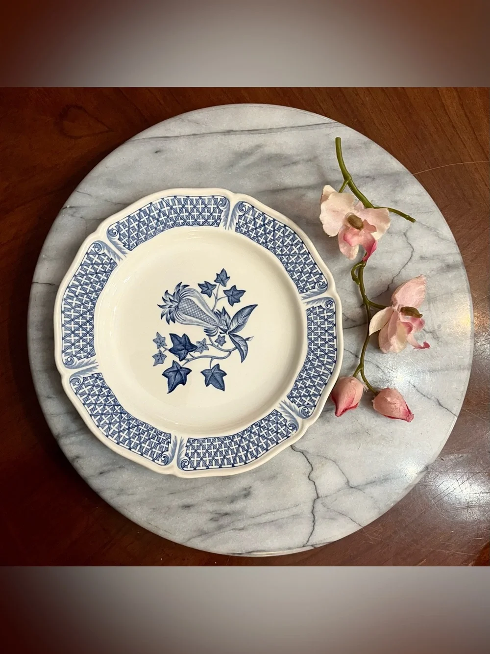 Vintage 1965 Wedgwood Avocado Blue 7.25